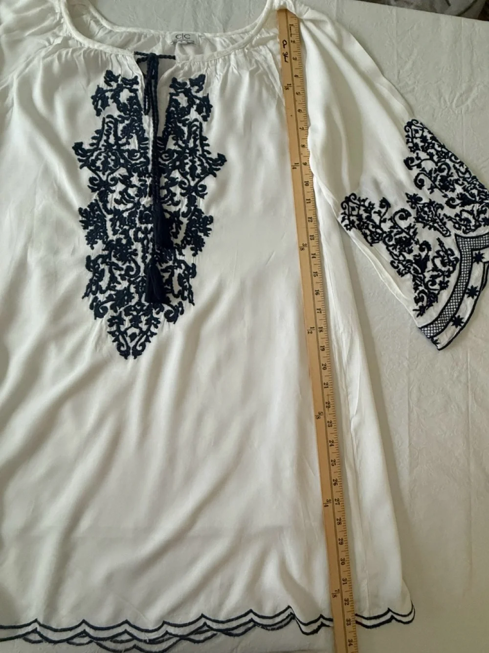 C/C Connection Embroidered Tunic Dress. Small
